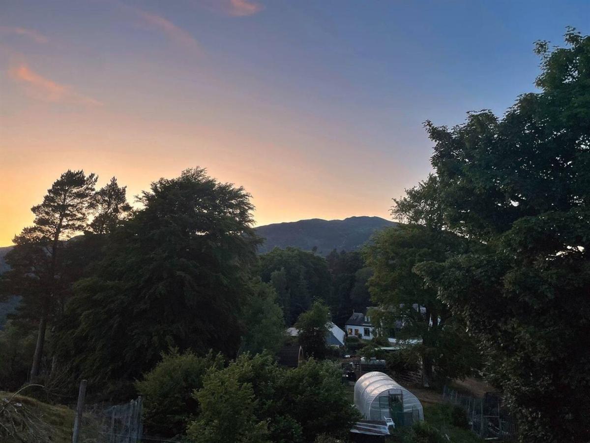 Villa Spectacular Mountain View Ecopod Newtonmore Exterior foto