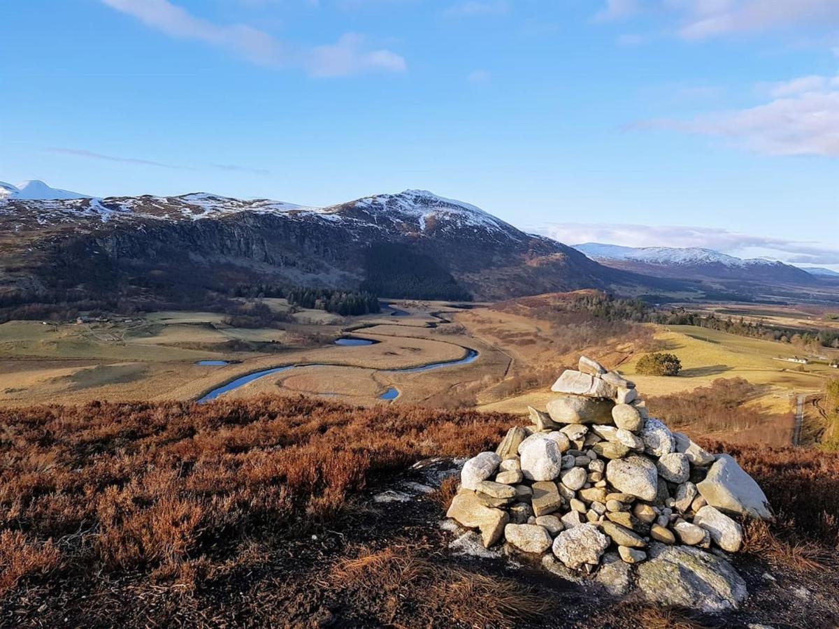 Villa Spectacular Mountain View Ecopod Newtonmore Exterior foto