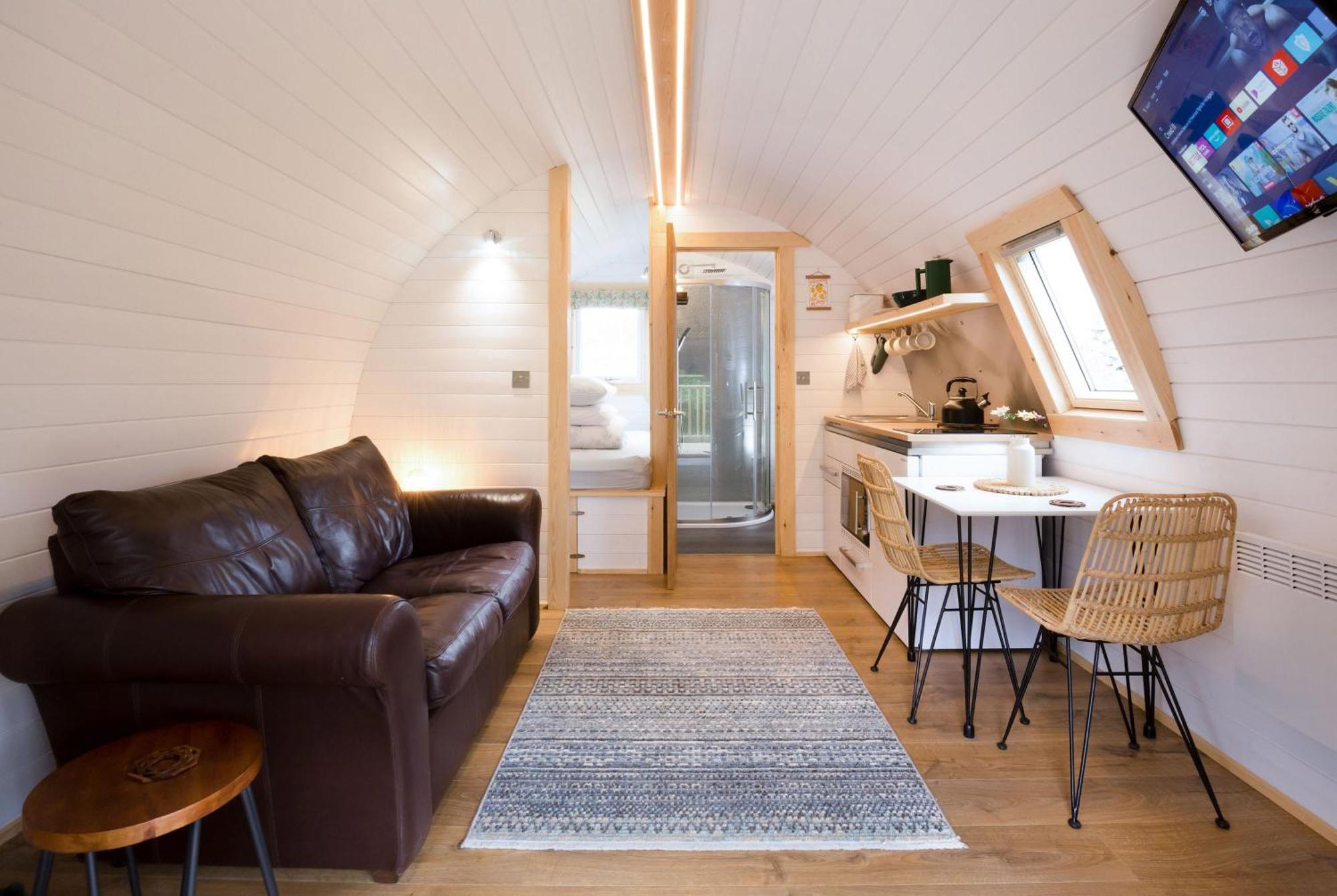 Villa Spectacular Mountain View Ecopod Newtonmore Exterior foto