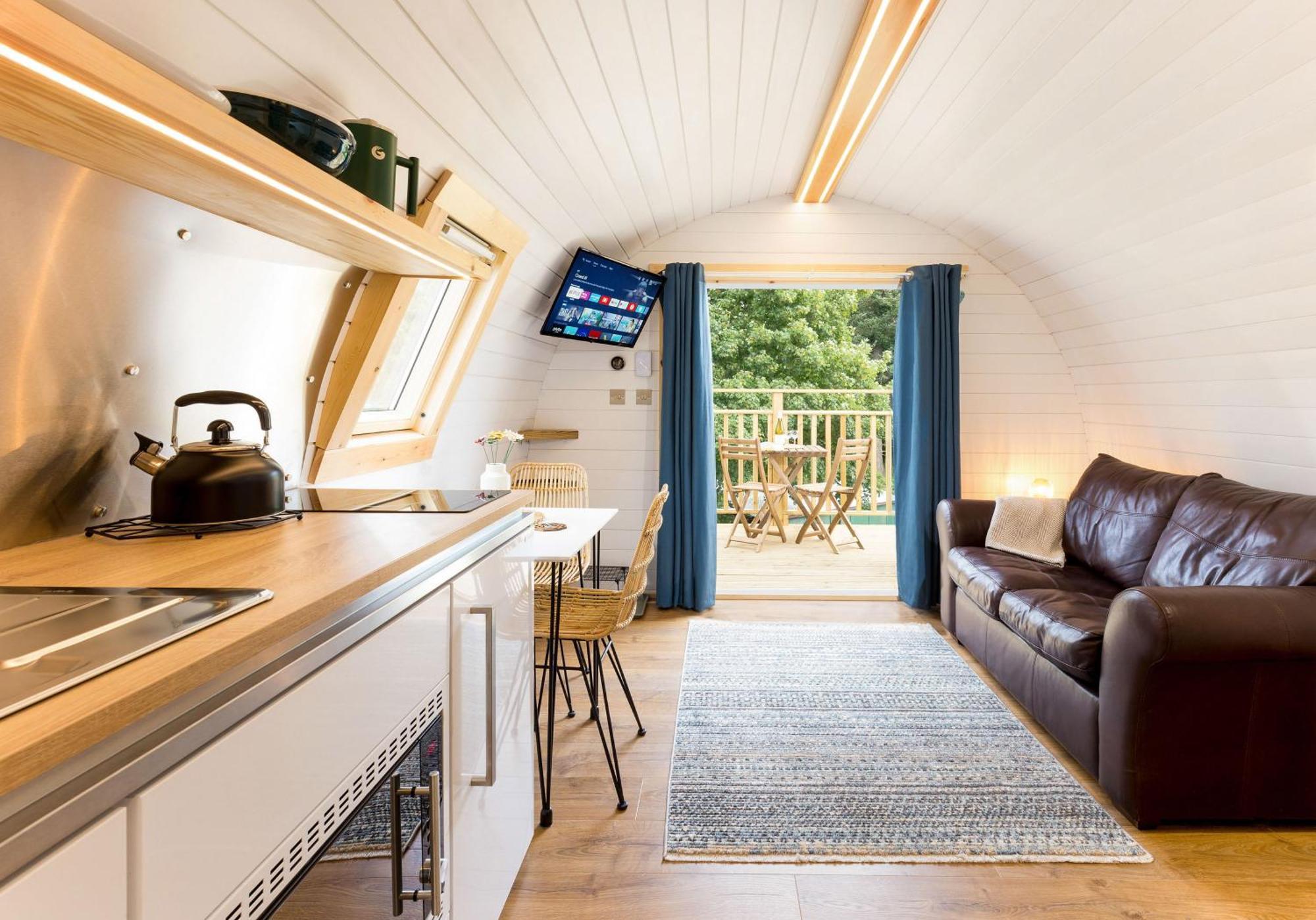 Villa Spectacular Mountain View Ecopod Newtonmore Exterior foto