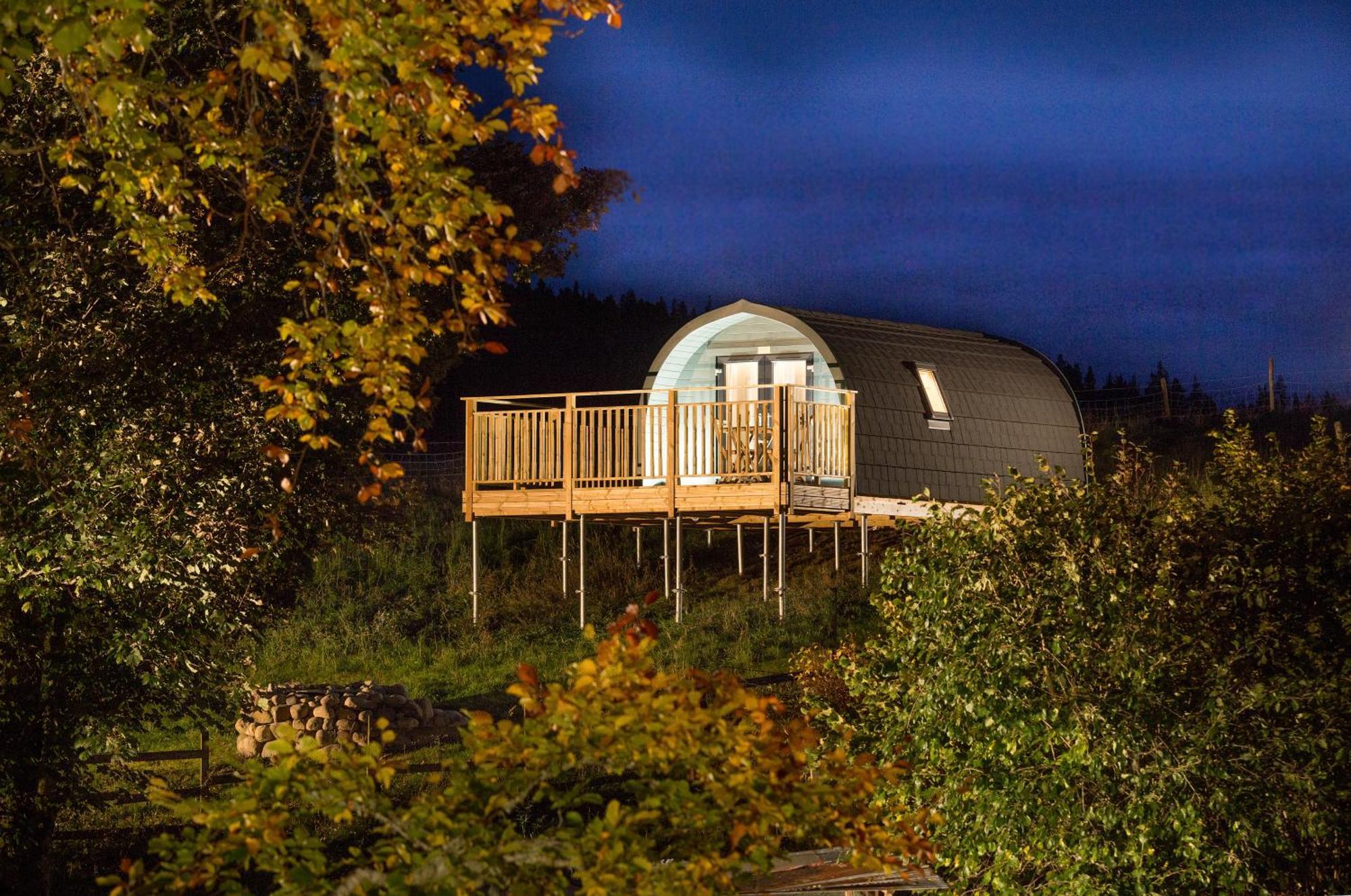 Villa Spectacular Mountain View Ecopod Newtonmore Exterior foto