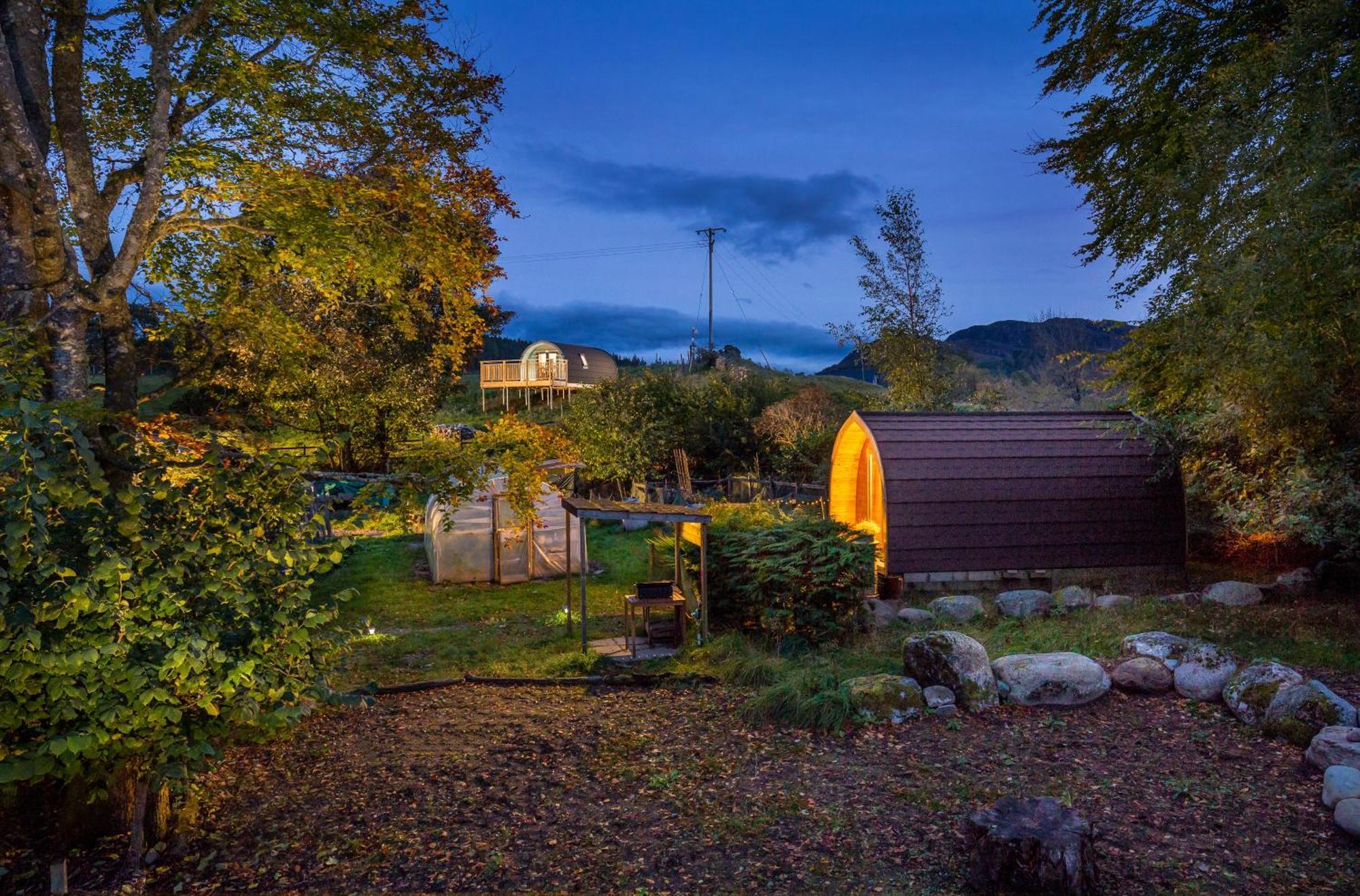 Villa Spectacular Mountain View Ecopod Newtonmore Exterior foto